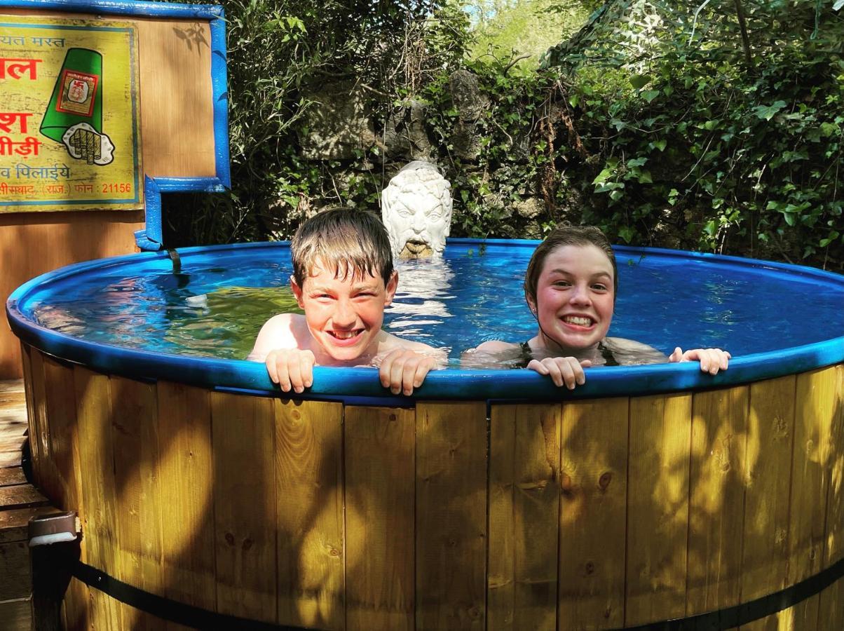 Retro Private Lodge With Hot Tub Nr Dartmoor Newton Abbot Exterior photo